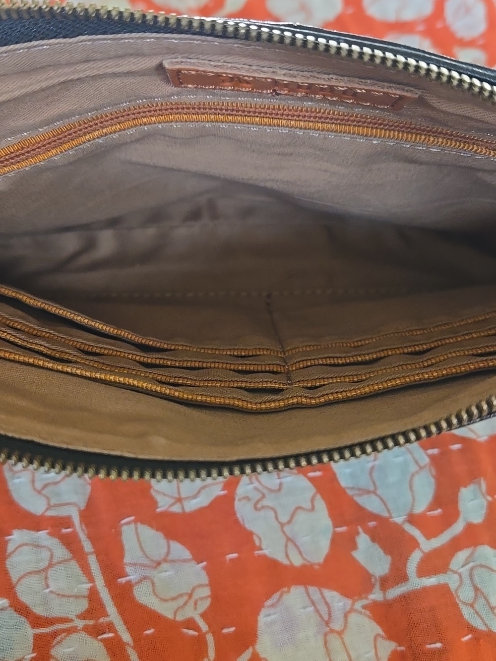 HOBO Darcy Convertible Wristlet - Picture 6 of 13